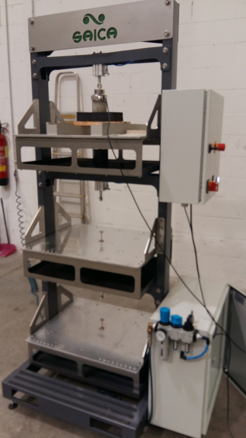 DAFF - Máquina para la determinación de la flexión estática del fondo de cajas de cartón 